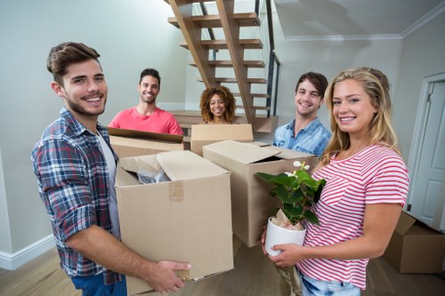 Unpacking services in Londonmanvan helping set up a new home efficiently