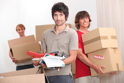 Professional Londonmanvan support for loading and moving furniture